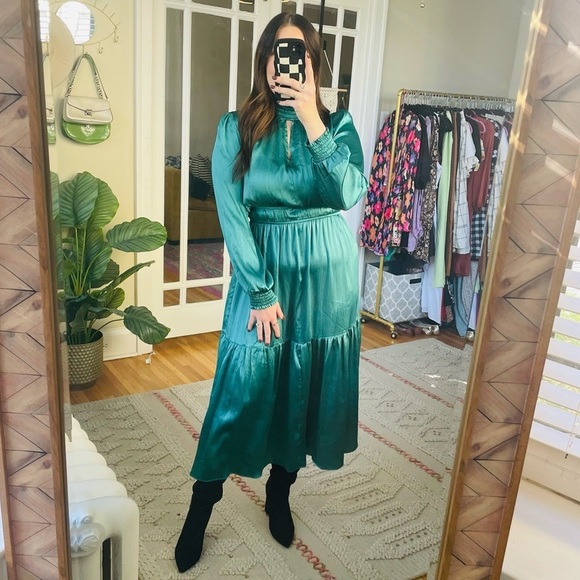 Lush Green Satin Long Sleeve Midi Dress - Picture 6 of 8